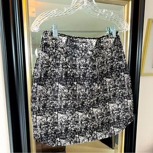 Banana Republic black and white wool skirt - size: 2